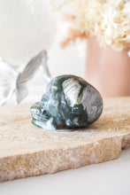 Load image into Gallery viewer, moss agate skull 02
