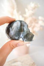 Load image into Gallery viewer, moss agate skull 02
