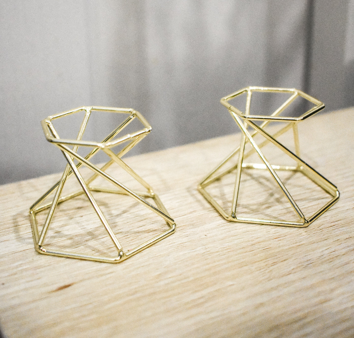 hexagonal sphere stands [gold]