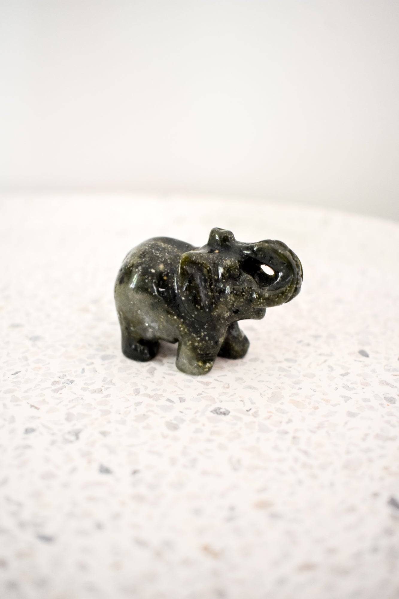 moss agate elephant 02