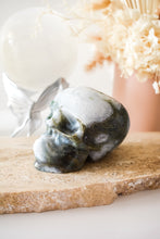 Load image into Gallery viewer, moss agate skull 01
