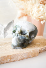 Load image into Gallery viewer, moss agate skull 01
