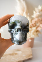 Load image into Gallery viewer, moss agate skull 01
