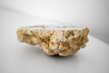 Load image into Gallery viewer, druzy agate geode 01
