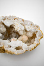 Load image into Gallery viewer, druzy agate geode 01
