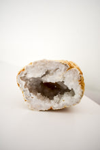 Load image into Gallery viewer, druzy agate geode 04
