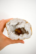 Load image into Gallery viewer, druzy agate geode 04
