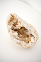 Load image into Gallery viewer, druzy agate geode 06
