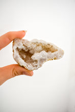 Load image into Gallery viewer, druzy agate geode 07
