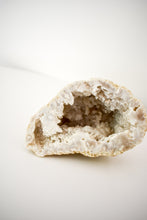 Load image into Gallery viewer, druzy agate geode 08
