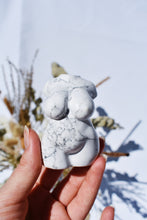 Load image into Gallery viewer, howlite goddess 04
