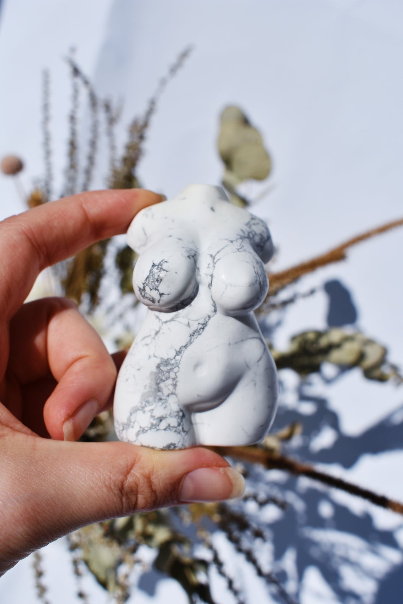 howlite goddess 02