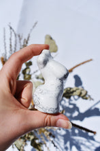 Load image into Gallery viewer, howlite goddess 02
