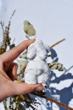 Load image into Gallery viewer, howlite goddess 01
