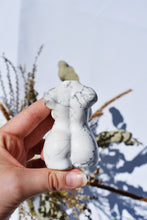 Load image into Gallery viewer, howlite goddess 03
